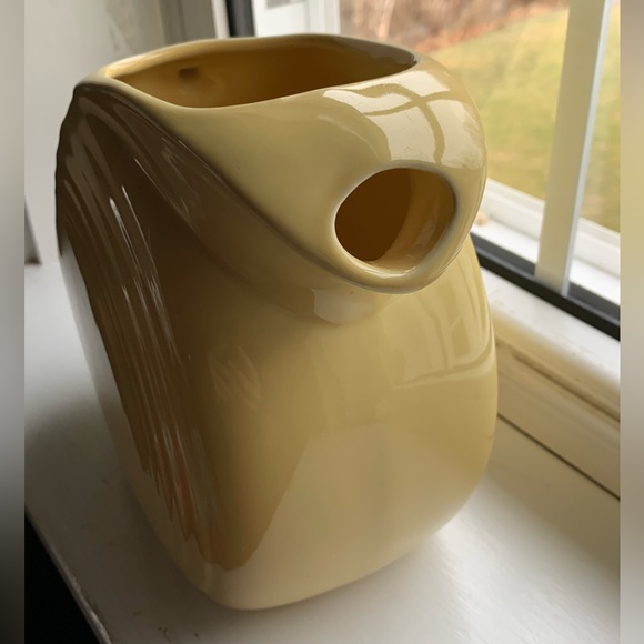 VINTAGE Fiestaware Yellow Pitcher - Picture 8 of 15
